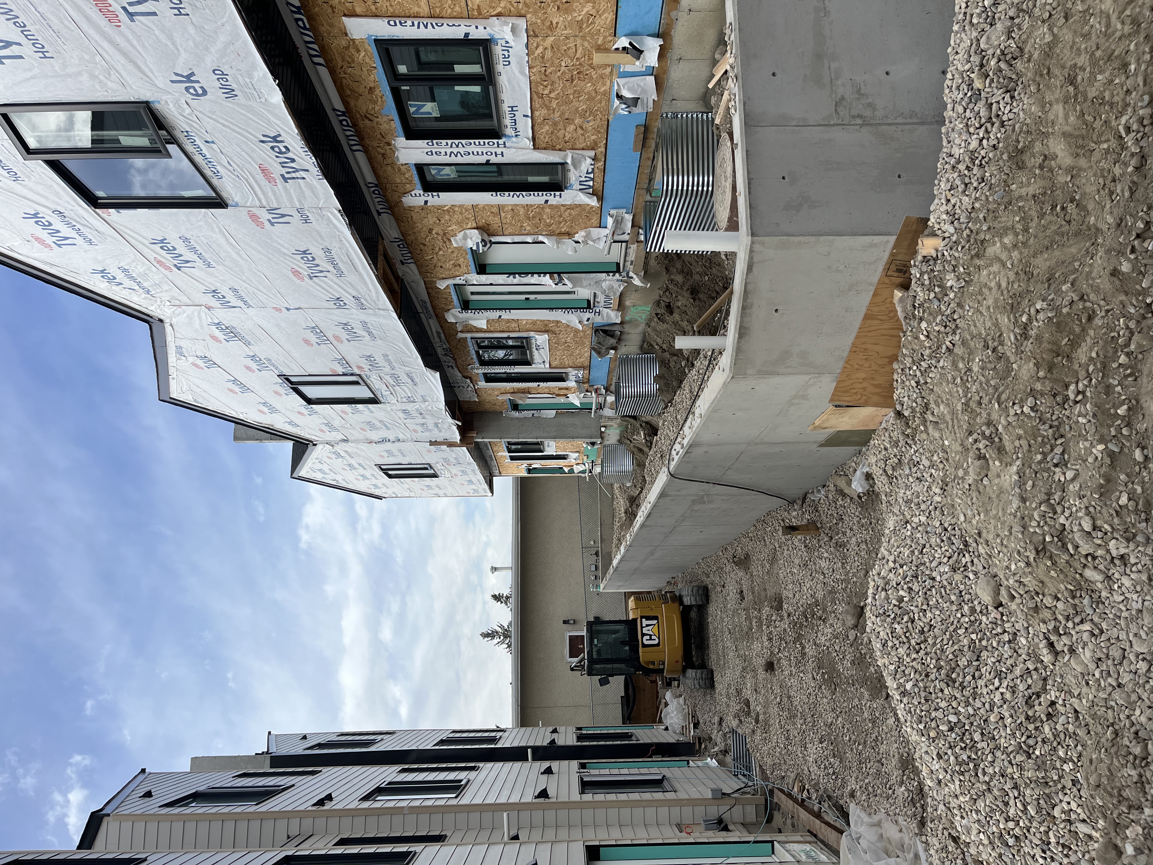 Concrete retaining wall